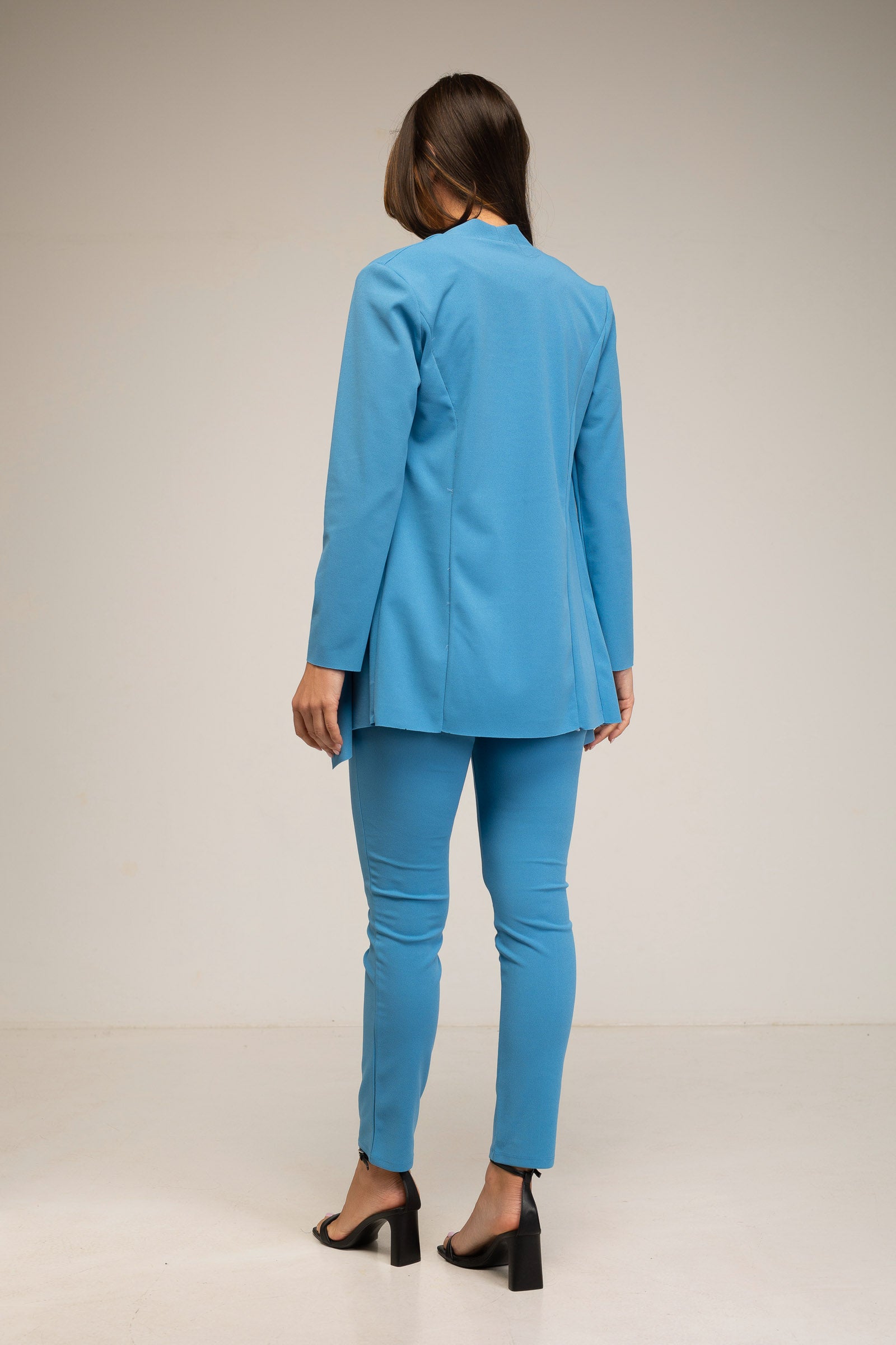 Traje de pantalón y chaqueta abierta azul
